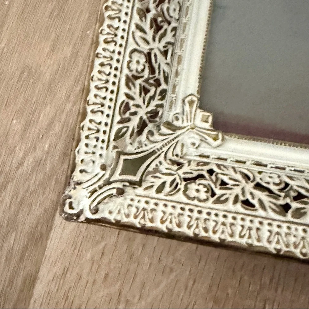 VTG MCM‎ Filigree Ornate White Silver Tone Metal Brass Picture Photo Frame 7”X8”